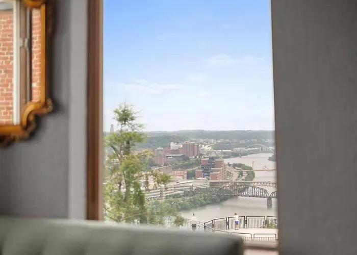 Breathtaking View 1 Bed Stylish & Serene Apartment