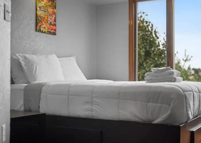 Breathtaking View 1 Bed Stylish & Serene Pittsburgh