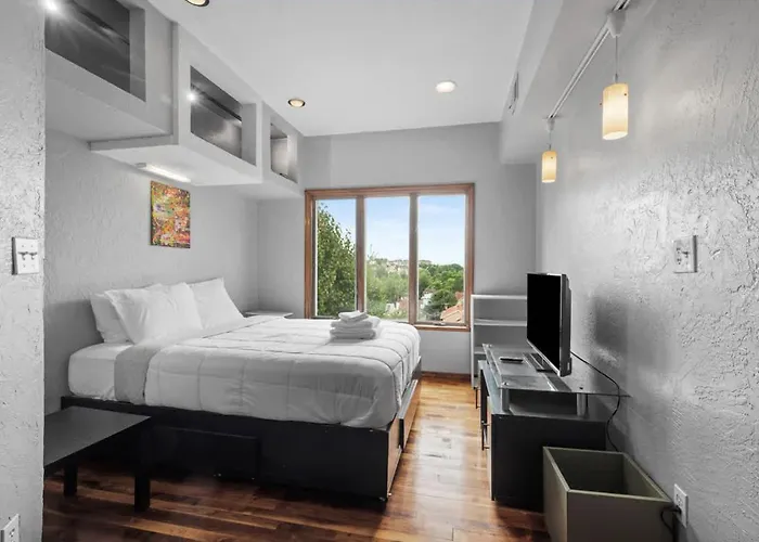 Breathtaking View 1 Bed Stylish & Serene Apartment Pittsburgh